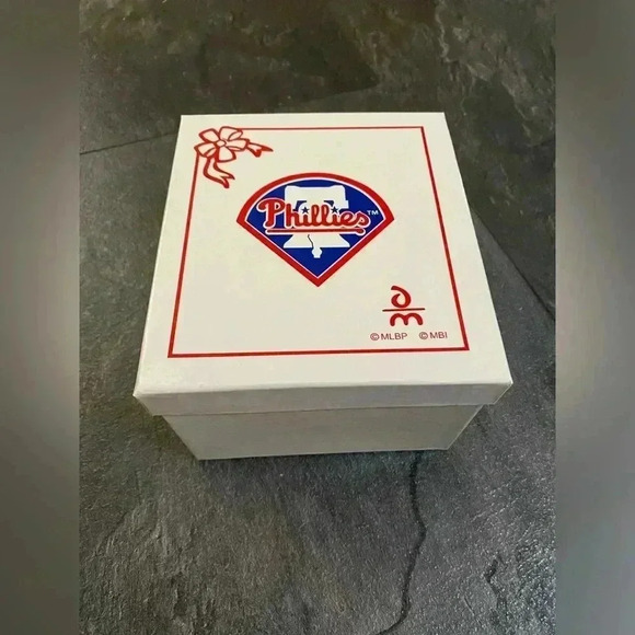 Danbury Mint Philadelphia Phillies MLB Christmas Ornament Santa Sleigh 2009 - Picture 8 of 8